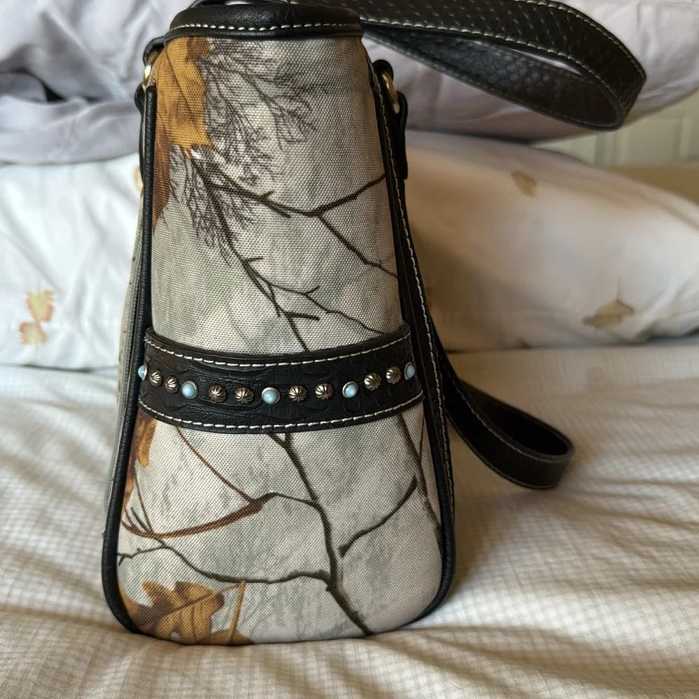 P & G Collection Western Purse Cream/ Leaf pattern. - Picture 4 of 8